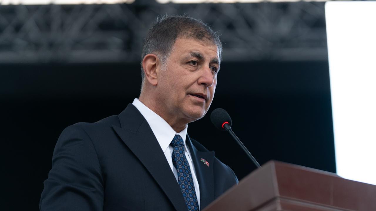 AKP'ye geçmem demişti! Cemil Tugay telefonları kapattı