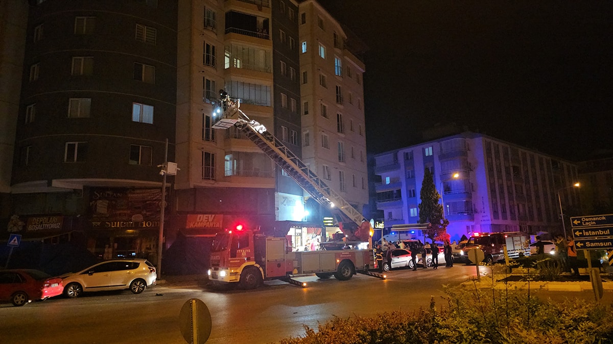 Kötü koku yayılan evde bir kişi ölü bulundu