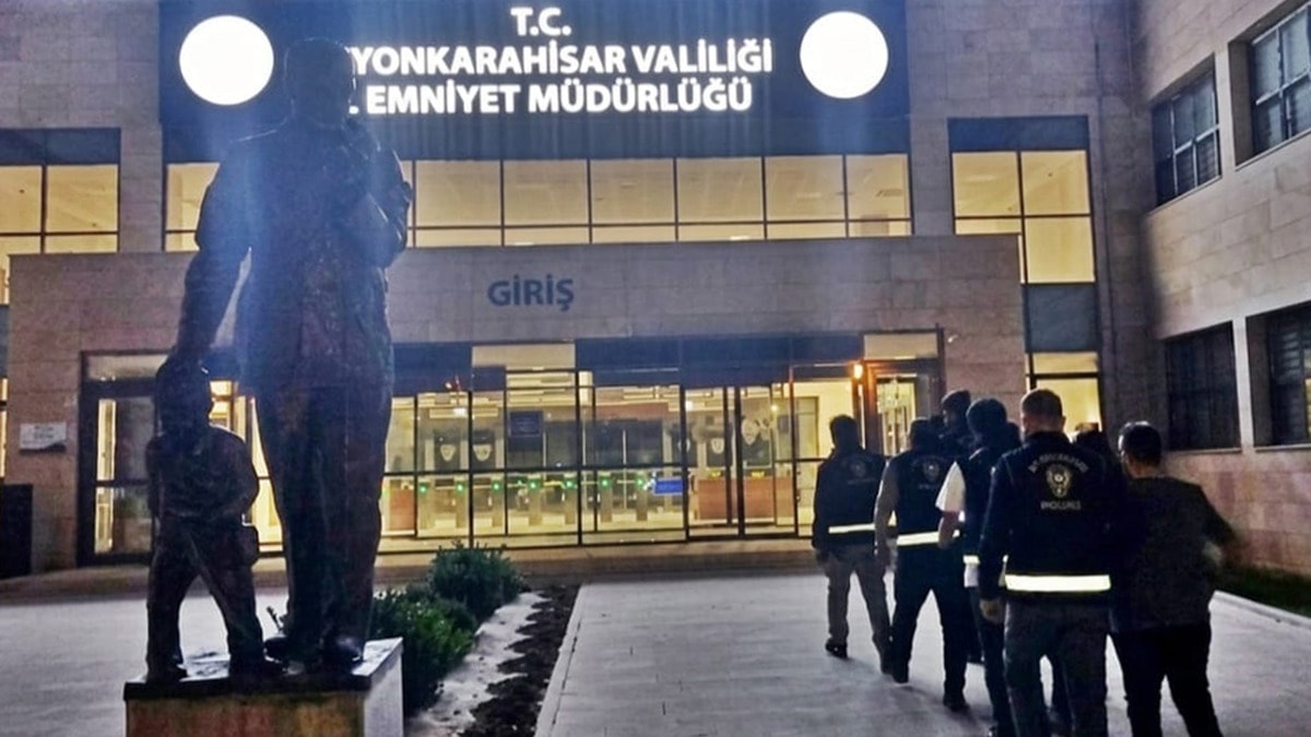 Oto sanayiye bırakılan araç çalındı, 3 şüpheli yakalandı