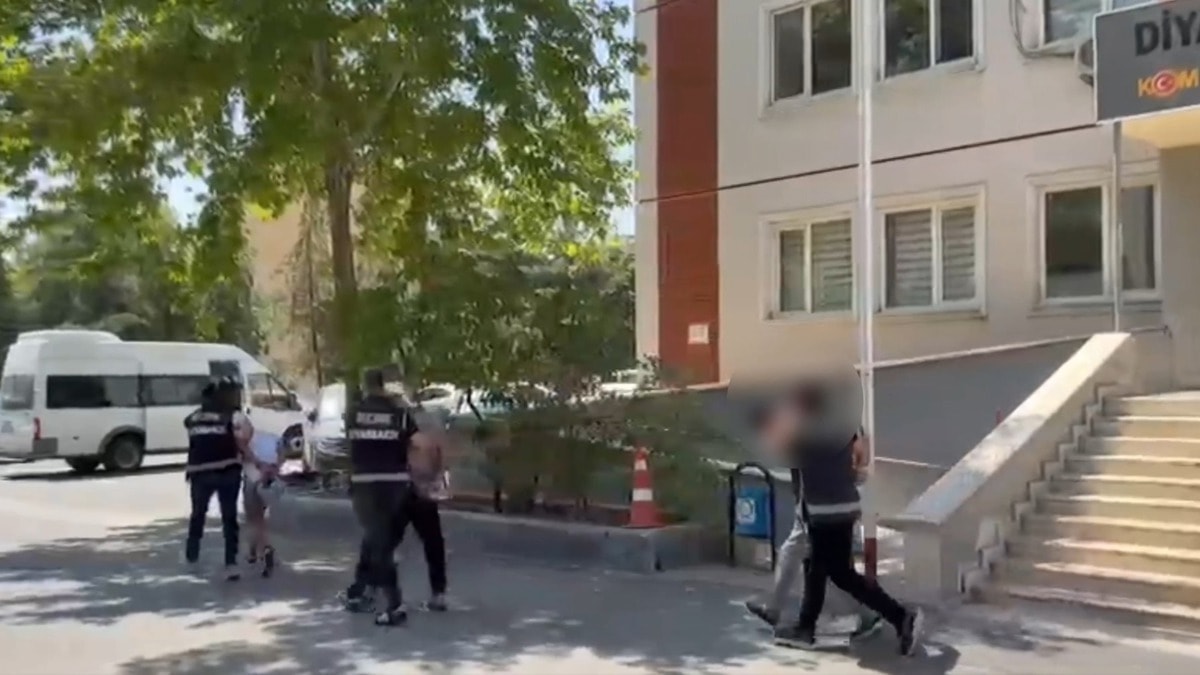 Diyarbakır'da el bombasıyla yakalanan 4 şüpheli tutuklandı