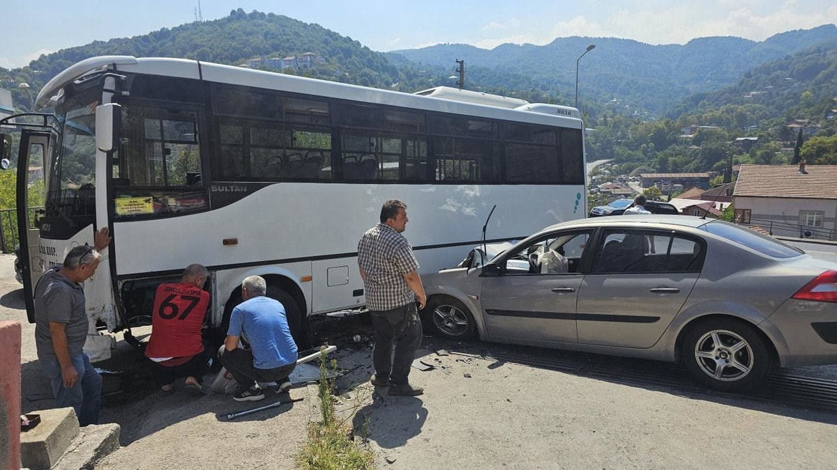 Zonguldak'ta otobüs ve otomobil çarpıştı: Yaralılar var
