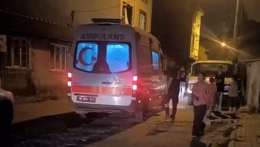 Silahlı kavgada baba ve 4 yaşındaki oğlu yaralandı