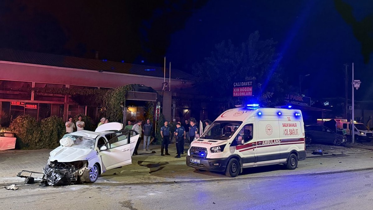 Bursa'da feci kaza: 2 ölü, 2 yaralı