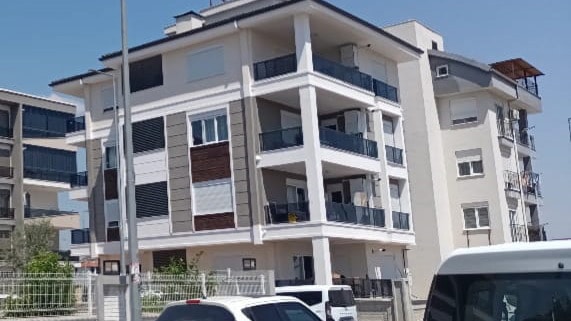 Polis memuru evde başından vurulmuş halde bulundu