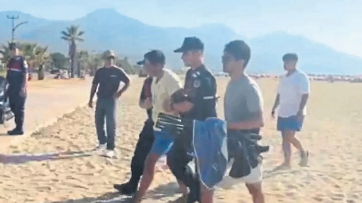 Kuşadası'nda plaj faresi edebiyat öğretmeni çıktı