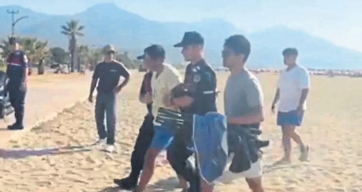 Kuşadası’nda Plaj Fareleri Edebiyat Öğretmeni Oluyor