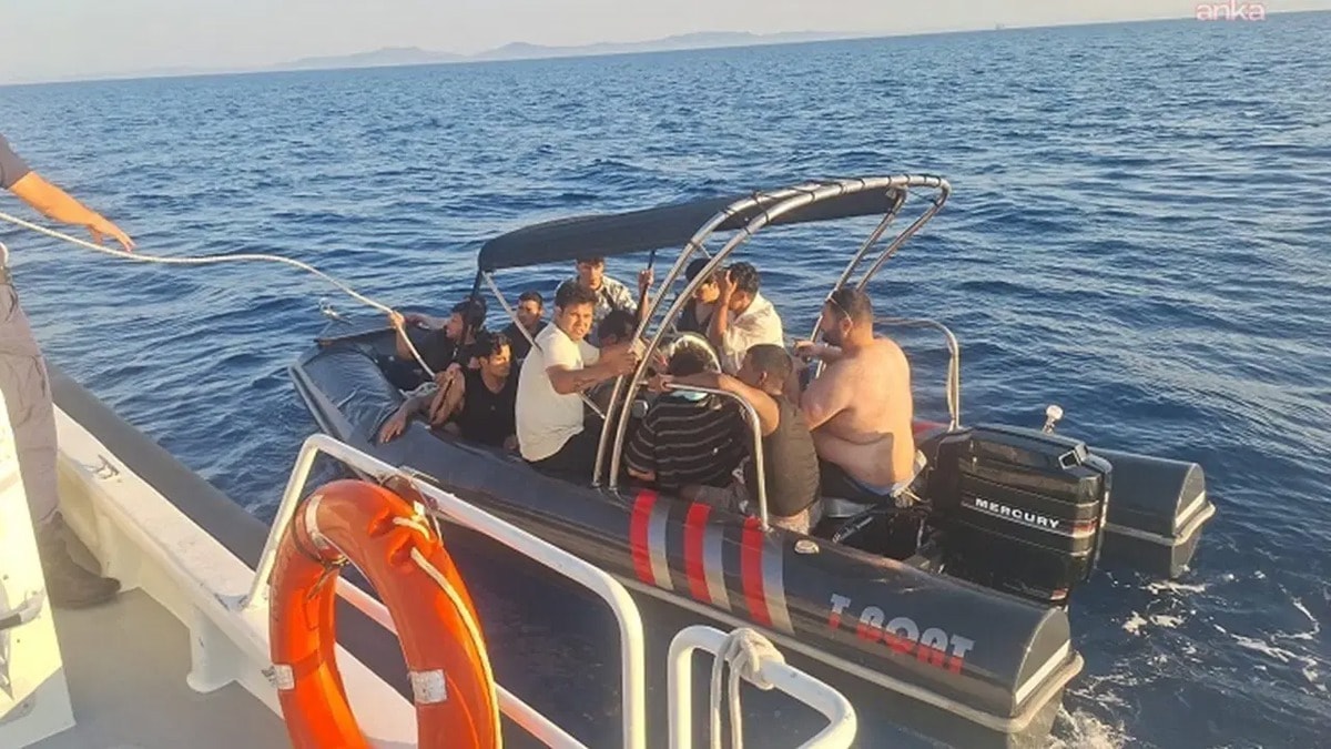 İzmir açıklarında 51 göçmen yakalandı