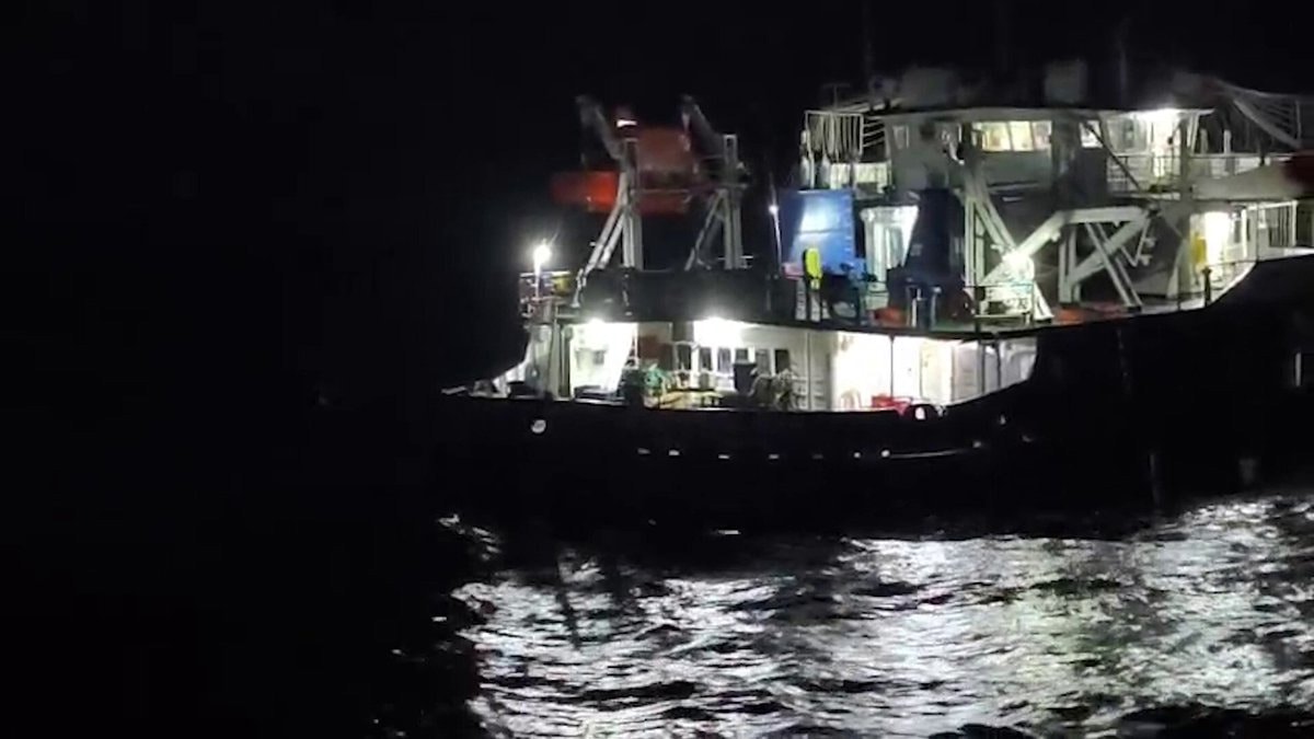 Kastamonu açıklarında batan ticari gemideki 13 mürettebat kurtarıldı