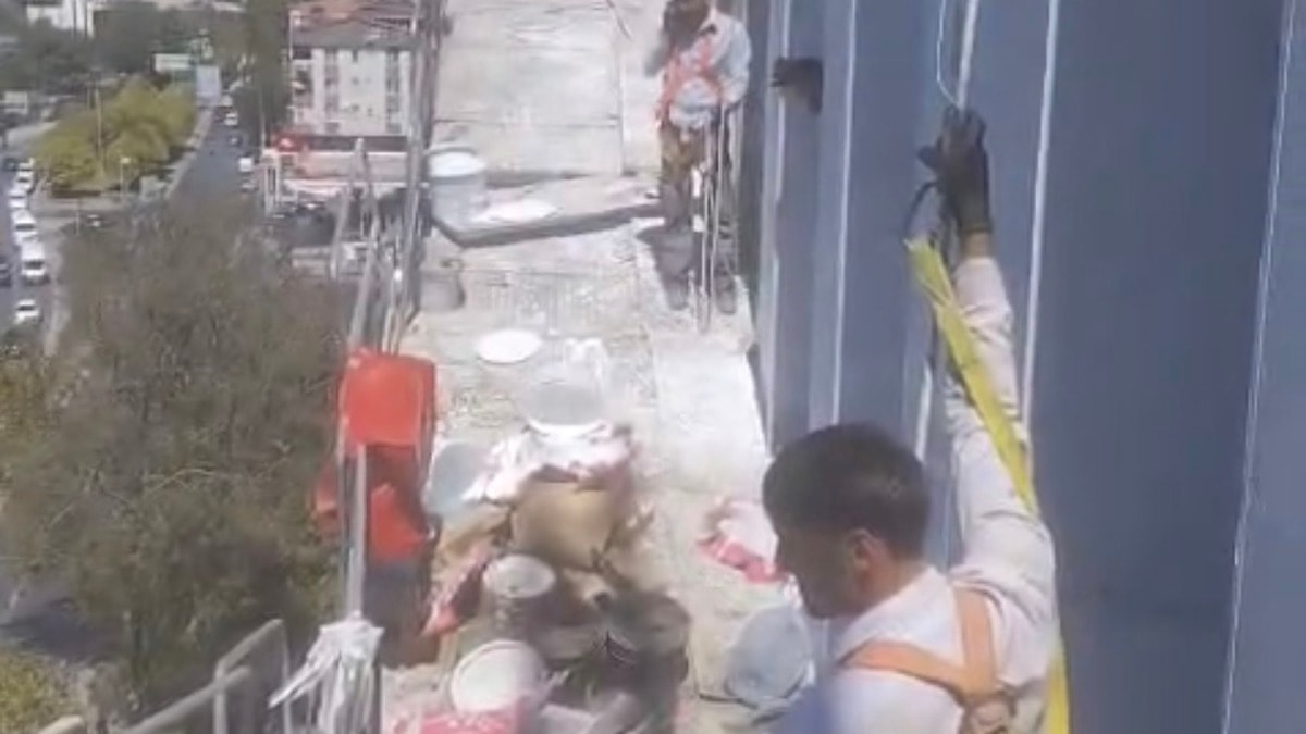 Kağıthane'de inşaat platformu çöktü: 4 işçi mahsur kaldı