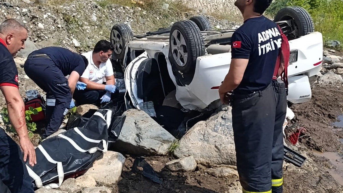 Dereye uçan otomobildeki 2 kadın hayatını kaybetti
