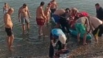 Akıntıya kapılan iki kız kardeşin hayatını doktor ve hemşire kurtardı