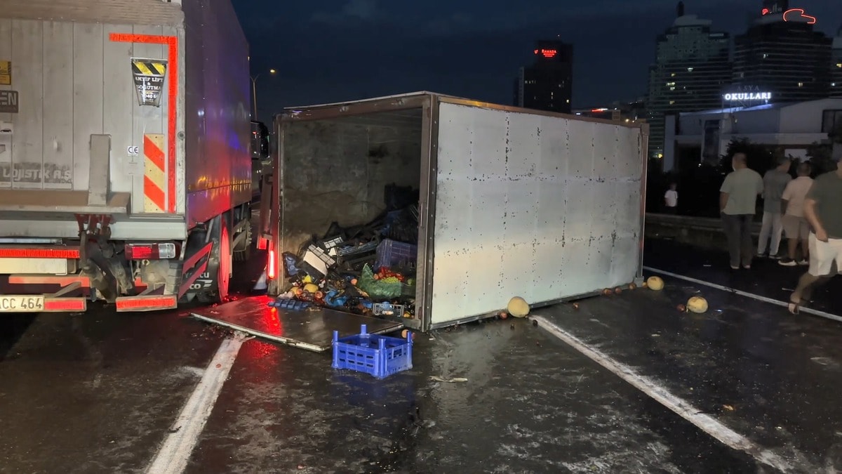 İstanbul'da 11 araç birbirine girdi: Yaralılar var