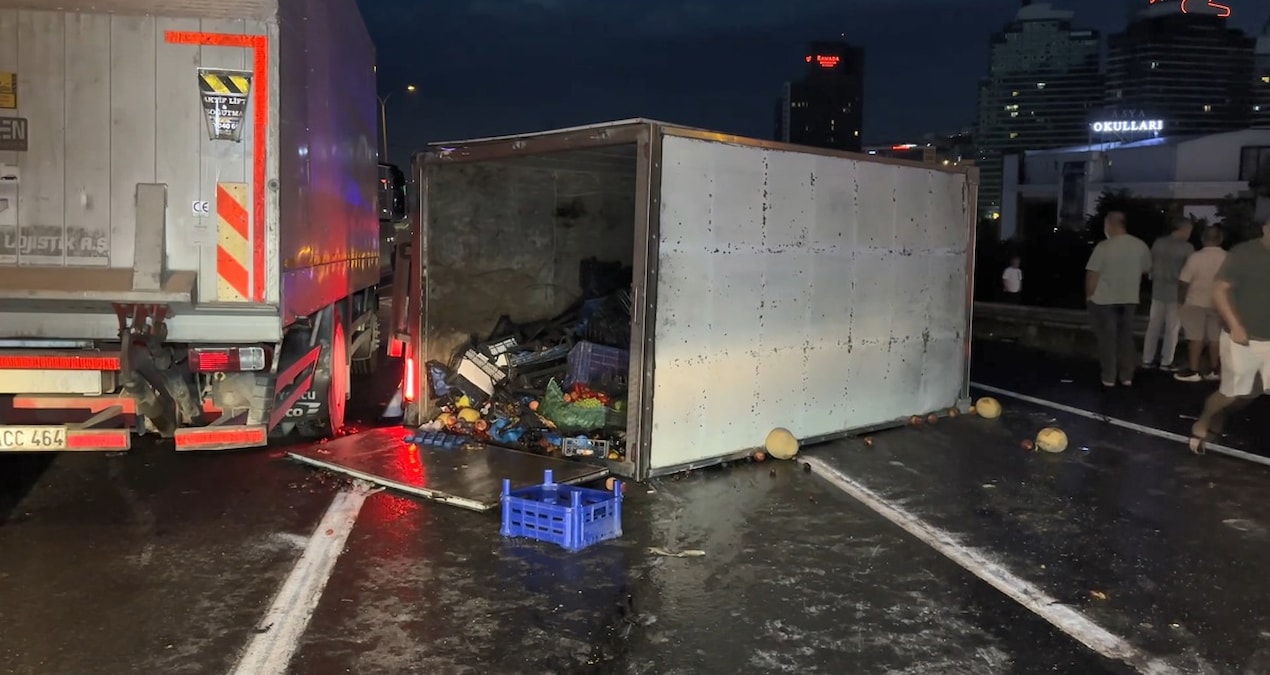 İstanbul’da Feci Kaza: 11 Araç Çarpıştı, Yaralılar Hastaneye Kaldırıldı