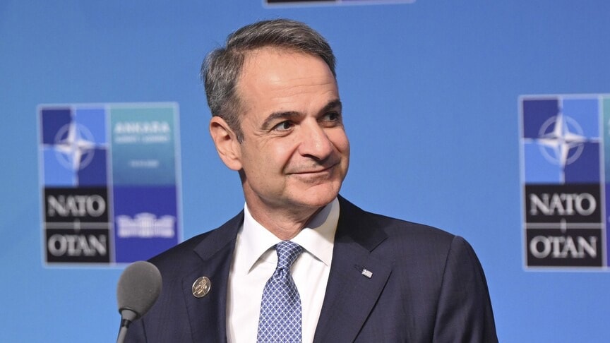 Yunanistan Başbakanı Miçotakis bisikletten düştü