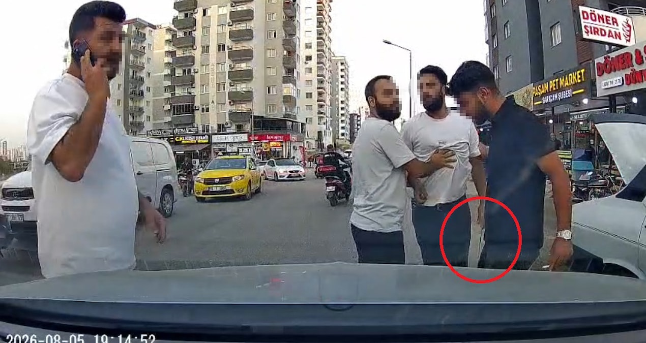 Trafikte gözü döndü! Yumruk attığı yetmedi, bir de üstüne testereyle kovaladı