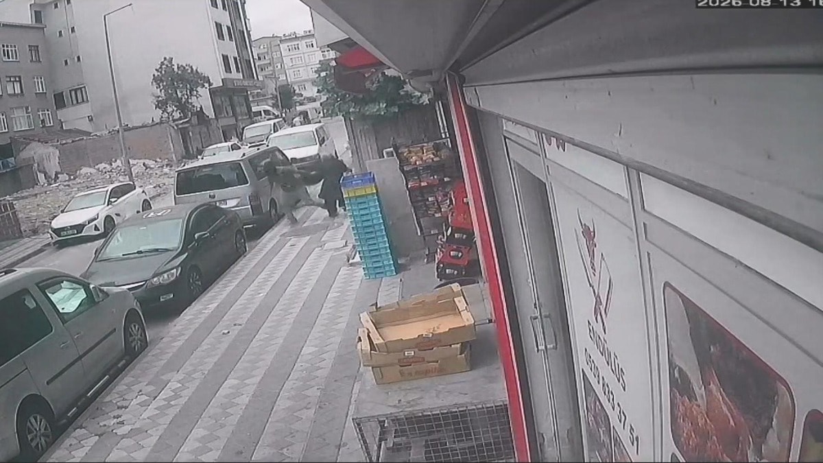 Gözü dönmüş gaspçı kamerada: Altın bozduran kadını adım adım takip etti!