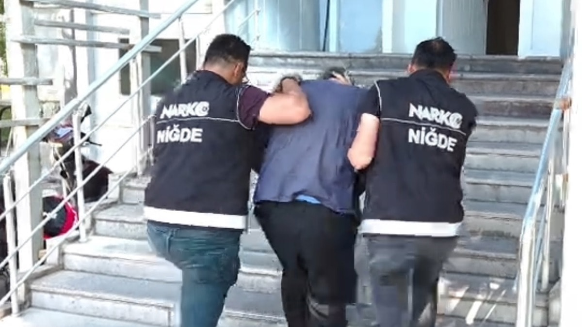 Mide ve bağırsaklarından çıktı! Tam 37 kapsülle gelmişler