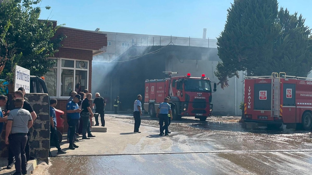 Gaziantep'teki tekstil fabrikasında yangın: Ekipler müdahale ediyor