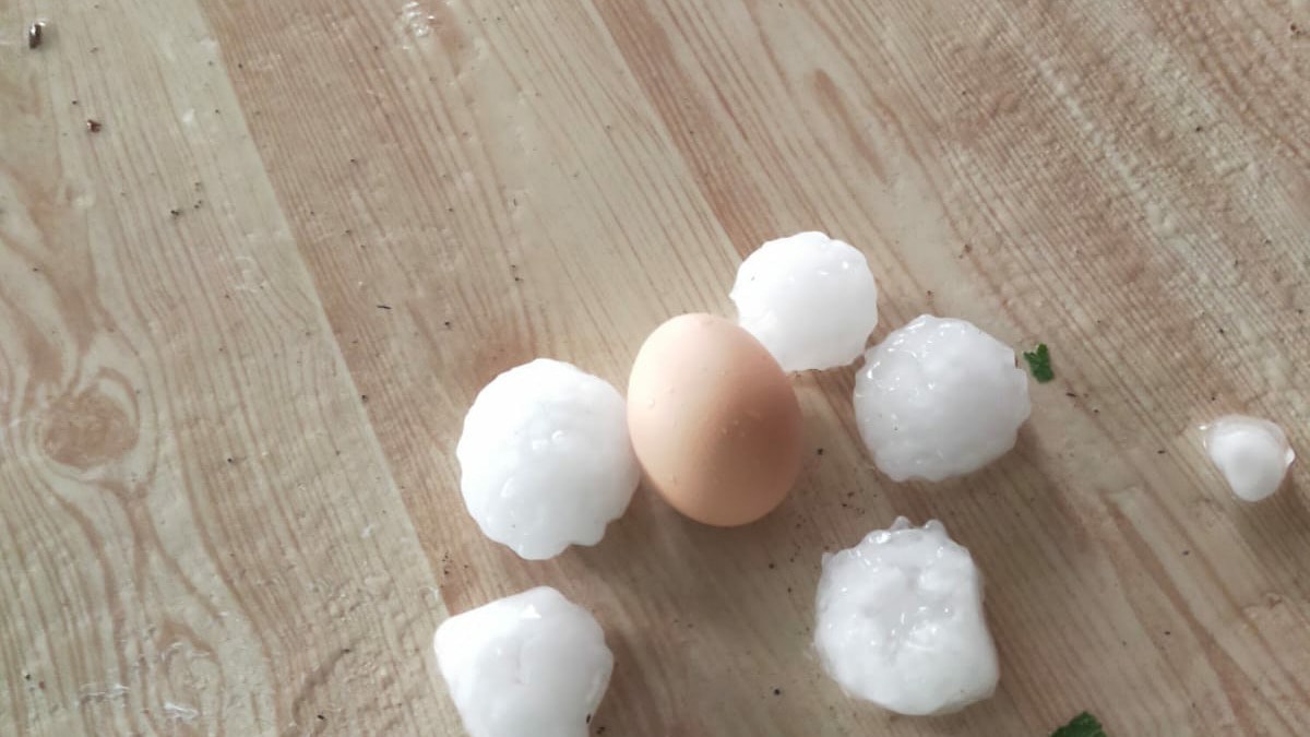 Osmaniye'de yumurta büyüklüğünde dolu yağdı
