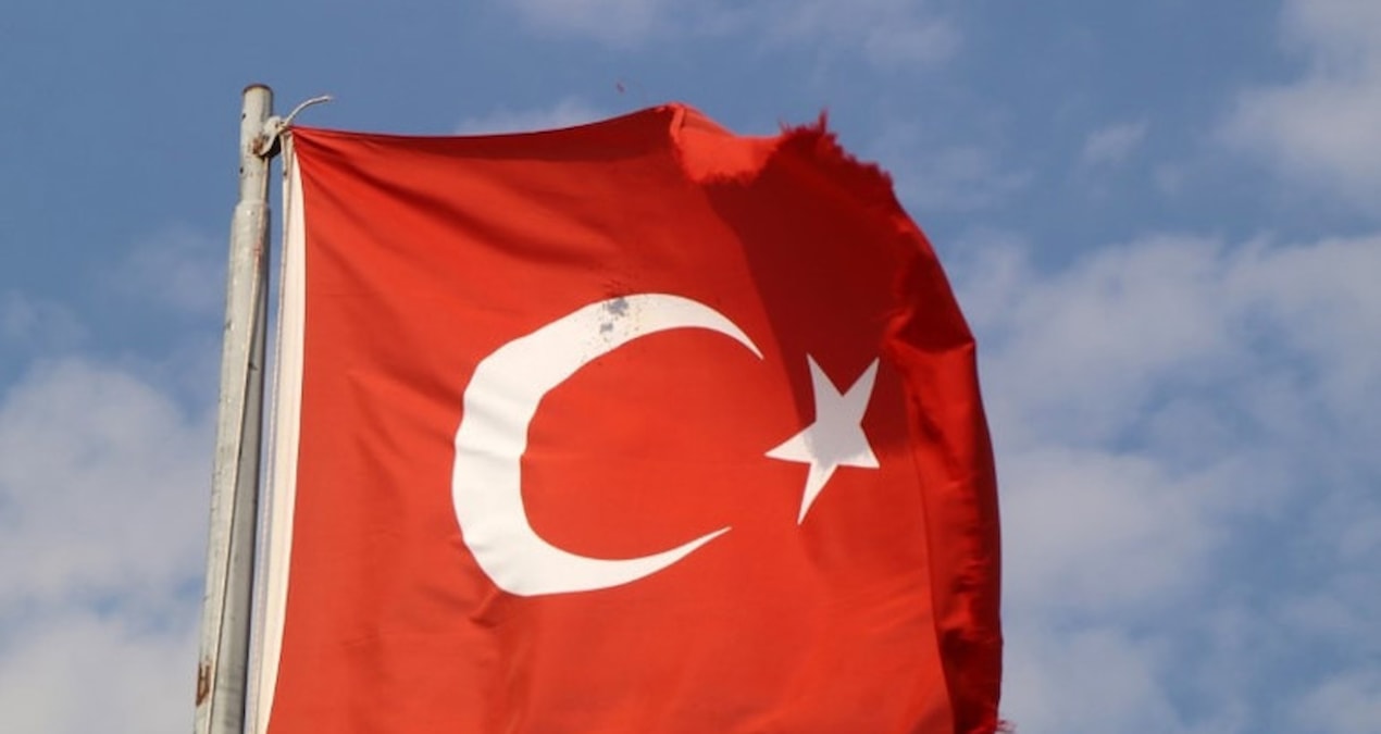 Burdur’da Tartışma Yaratan Olay: Türk Bayrağına Ateş Açıldı