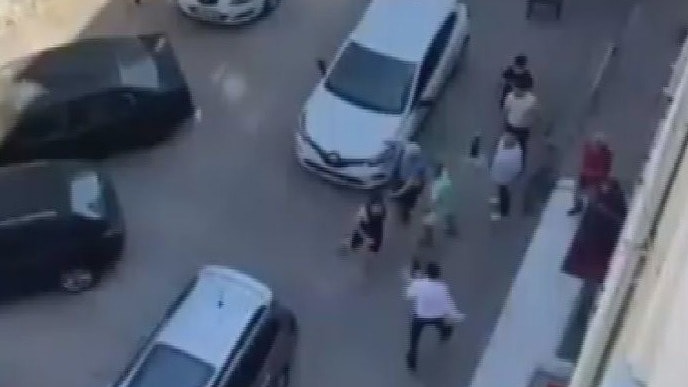 Bakırköy'de yumruklu kavga cep telefonuna yansıdı