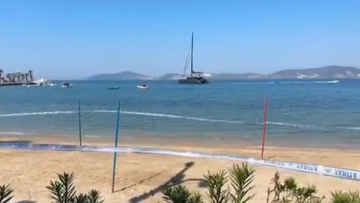 Halk plajı kirlilik şüphesiyle tedbiren kapatıldı