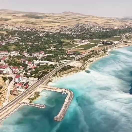 Burası Van Gölü ve fotoğrafta filtre yok!
