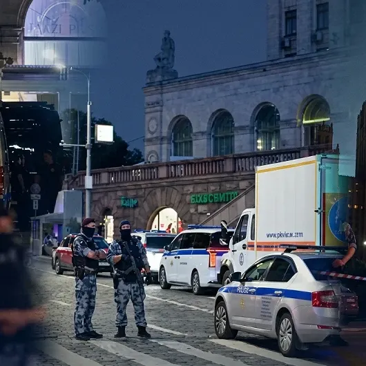 Rusya'nın başkenti Moskova'da Kudrin Meydanı'nda bir kafenin yakınında gerçekleşen patlamada 3 kişi hayatını kaybetti, 21 kişi yaralandı.