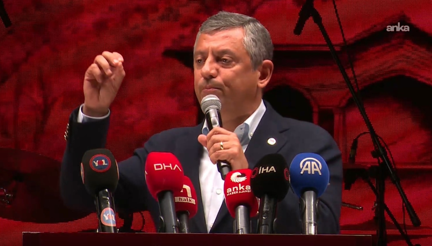 Özgür Özel talimatı doğrudan verdi: O anahtar Alevilere teslim edilsin