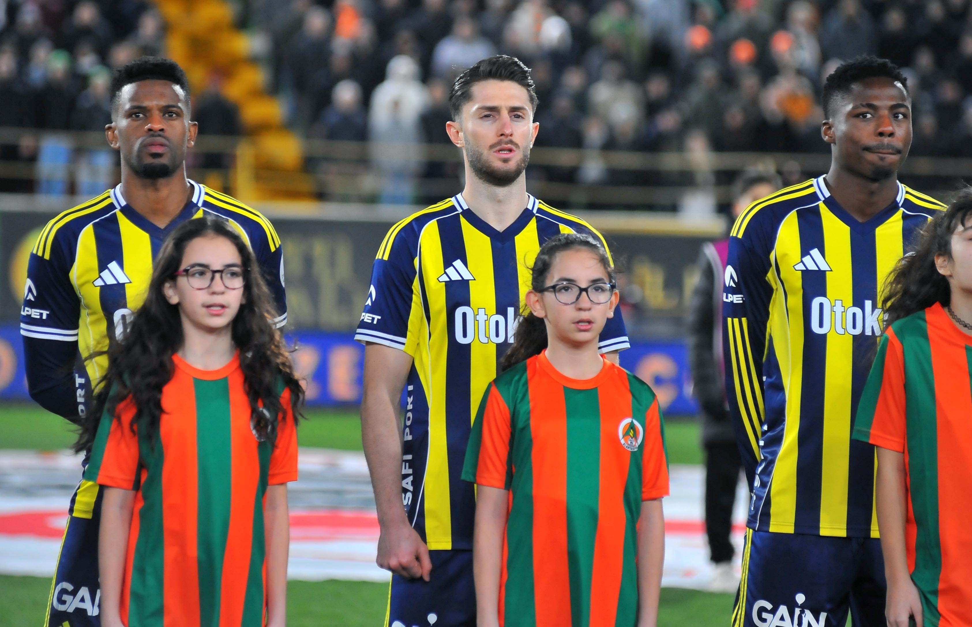 Fenerbahçe'de bir ayrılık daha açıklandı