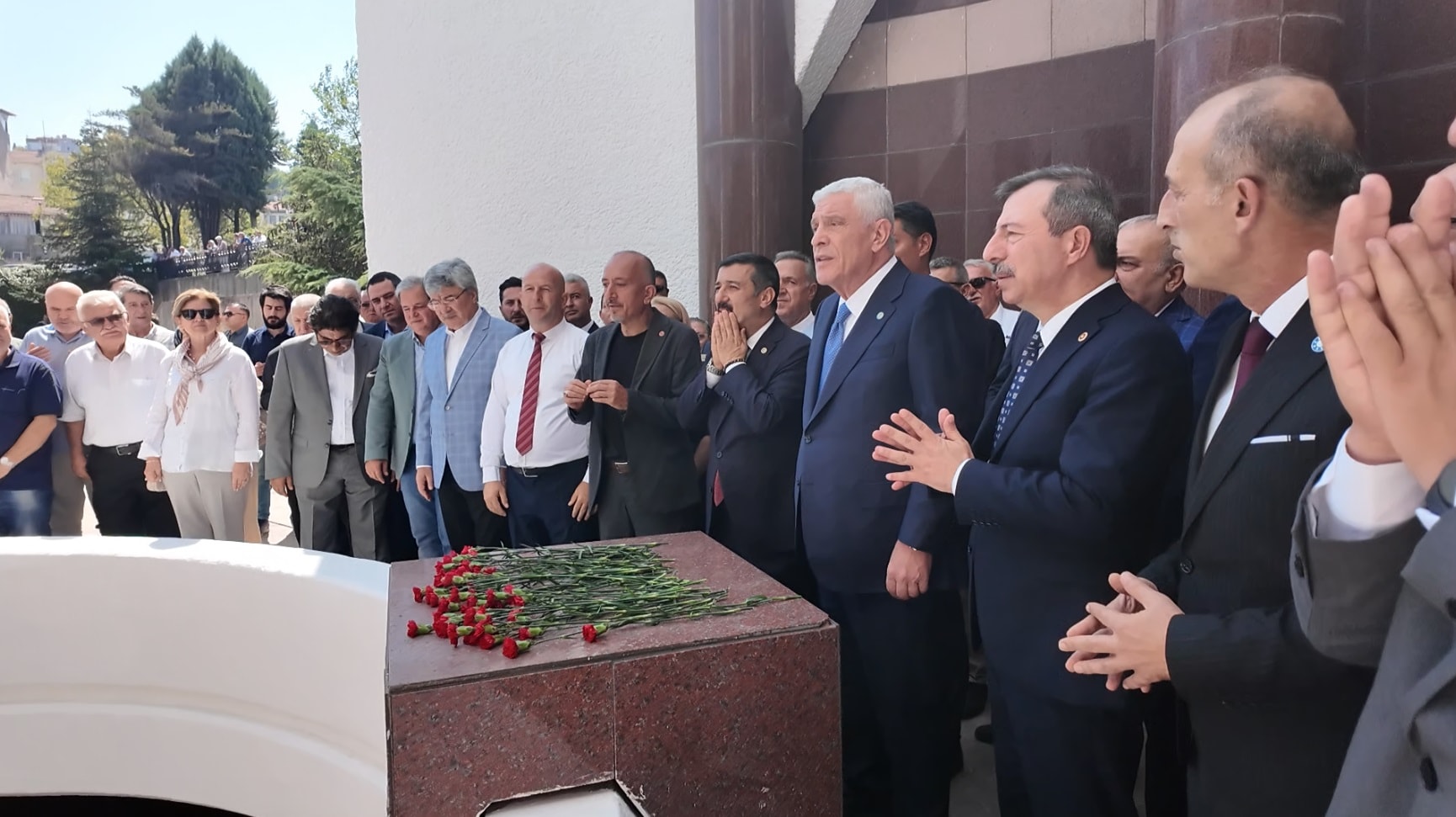 Dervişoğlu, Celal Bayar'ın mezarını ziyaret etti