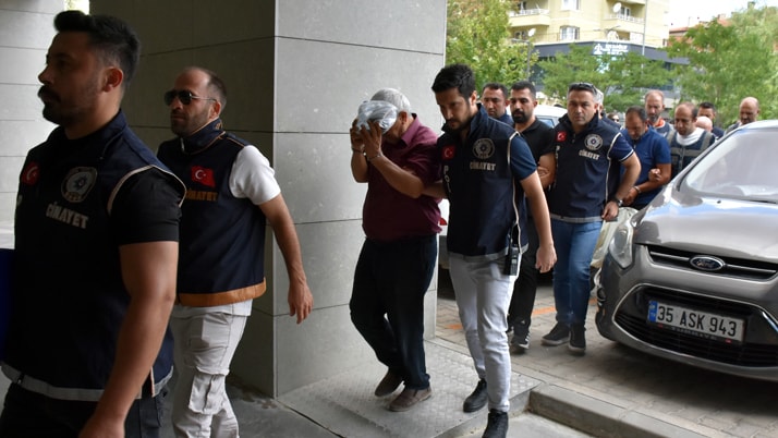 12 yıllık cinayet dosyasında 17 şüpheli adliyede
