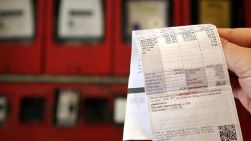 9 milyon abonenin faturası kasım ayında ikiye katlanacakYaz mevsiminin sonuna yaklaşılırken doğal gazda kademeli tarifeyle ilgili kaygılar da gün yüzüne çıkmaya başladı. Kademeli tarifenin, Türkiye’deki 23 milyona yakın konut abonesinden yüzde 35-40’ının faturasının katlanmasına yol açabileceği ifad