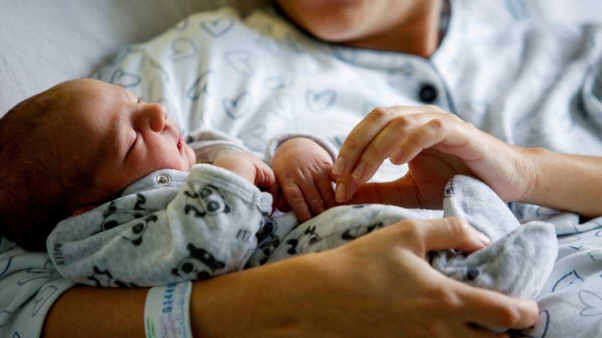 Hastanelerde personel olmayında ülkedeki doğumlar askıya alındı