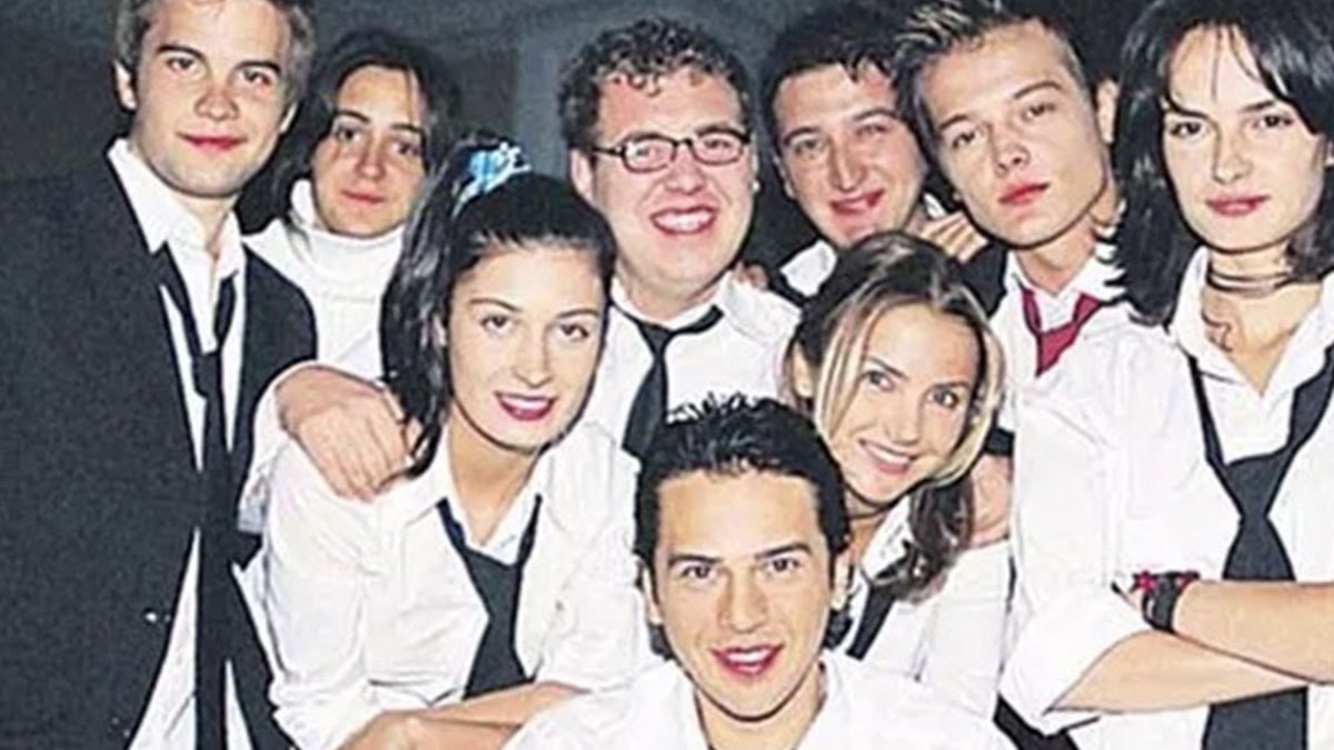 23 yıl sonra yeniden buluştular: Maziye götüren poz