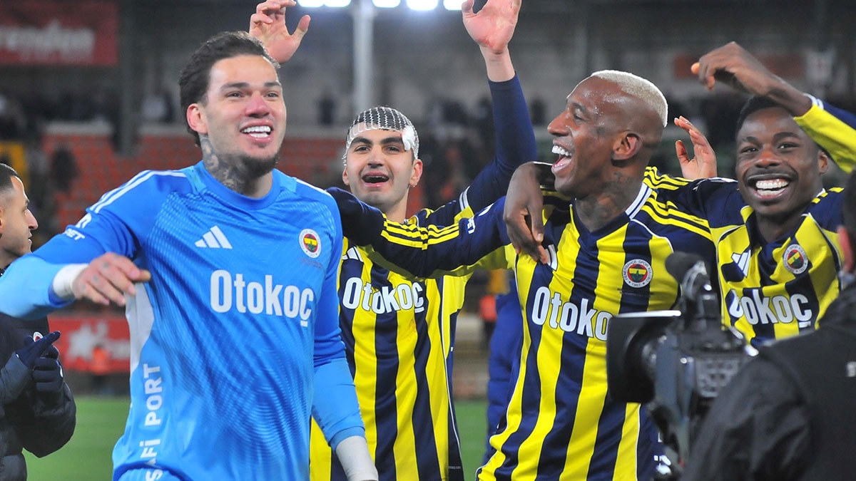 Yıldız futbolcu İstanbul'u terk edecek mi? Sürpriz mesaj