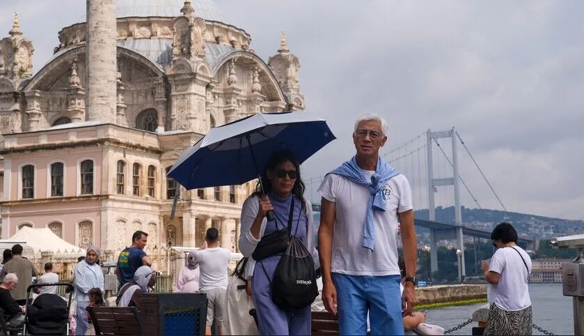 AKOM haritayı saatler içinde güncelledi! İstanbul'a yağmur için tarih verildi