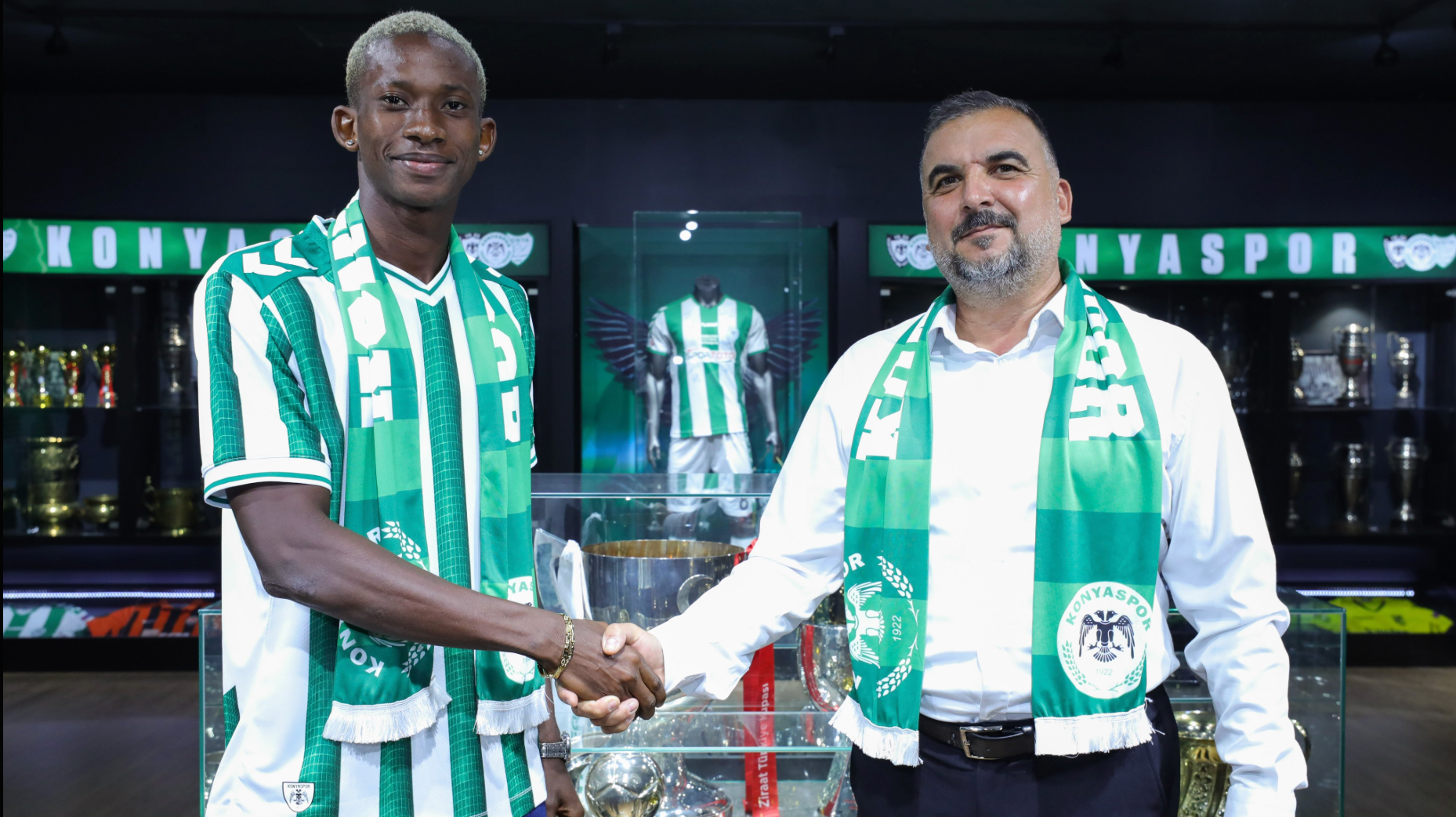 Konyaspor'dan 4 futbolcuya birden imza