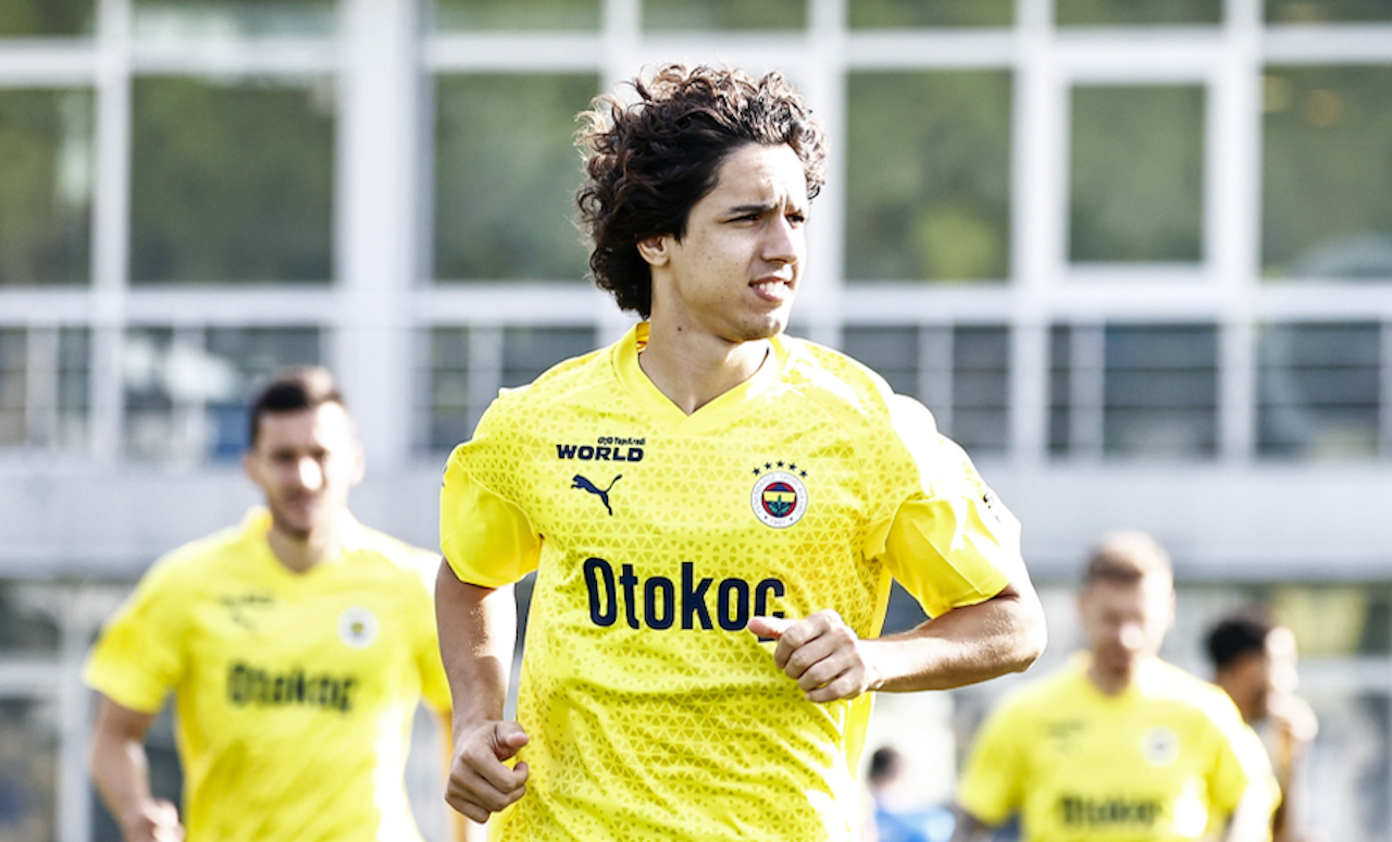 Fenerbahçe'nin genç futbolcusuna teklif yağıyor