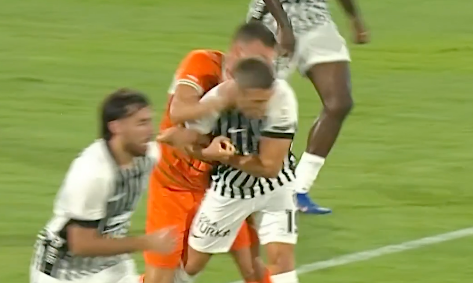 Beşiktaş'tan hakem kararına sert tepki: 'Sezon başladı'