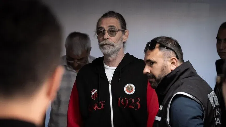 Erdal Beşikçioğlu'ndan 'pes' dedirten uyuşturucu savunması: "İkram ediyorlar, kıramıyorum"