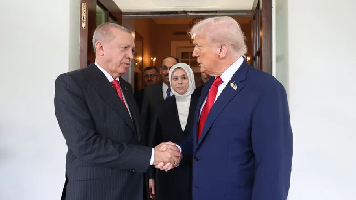 Psikologlara göre sıkı tokalaşan insanların gizli mesajı