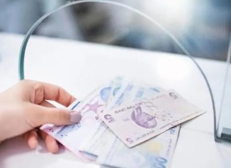 1 milyon TL'nin aylık getirisi belli olduYüksek enflasyon ve dalgalı ekonomik koşullar nedeniyle birikimlerini güvenli yatırım araçlarında değerlendirmek isteyen vatandaşların en çok tercih ettiği seçeneklerden biri olan vadeli mevduat hesaplarında faiz oranları yeniden güncellendi. Bankaların 32 gü