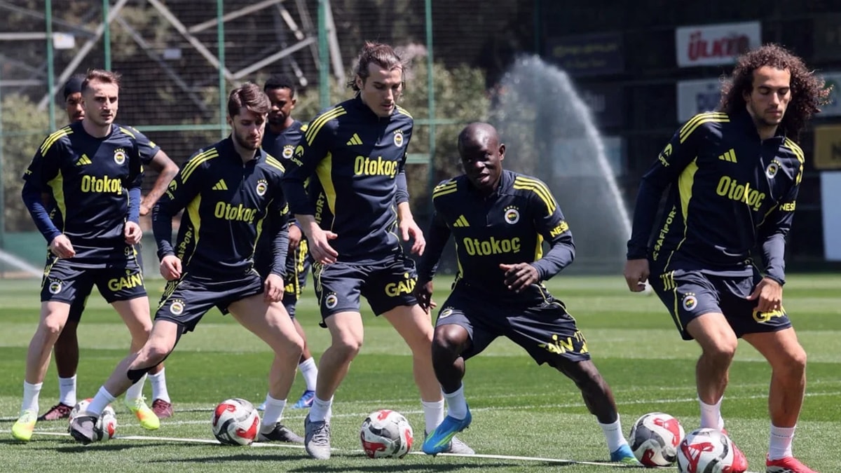 Lyon maçı öncesi Fenerbahçe'de flaş gelişme! Kadroya alınmayınca Instagram hesabını kapattı