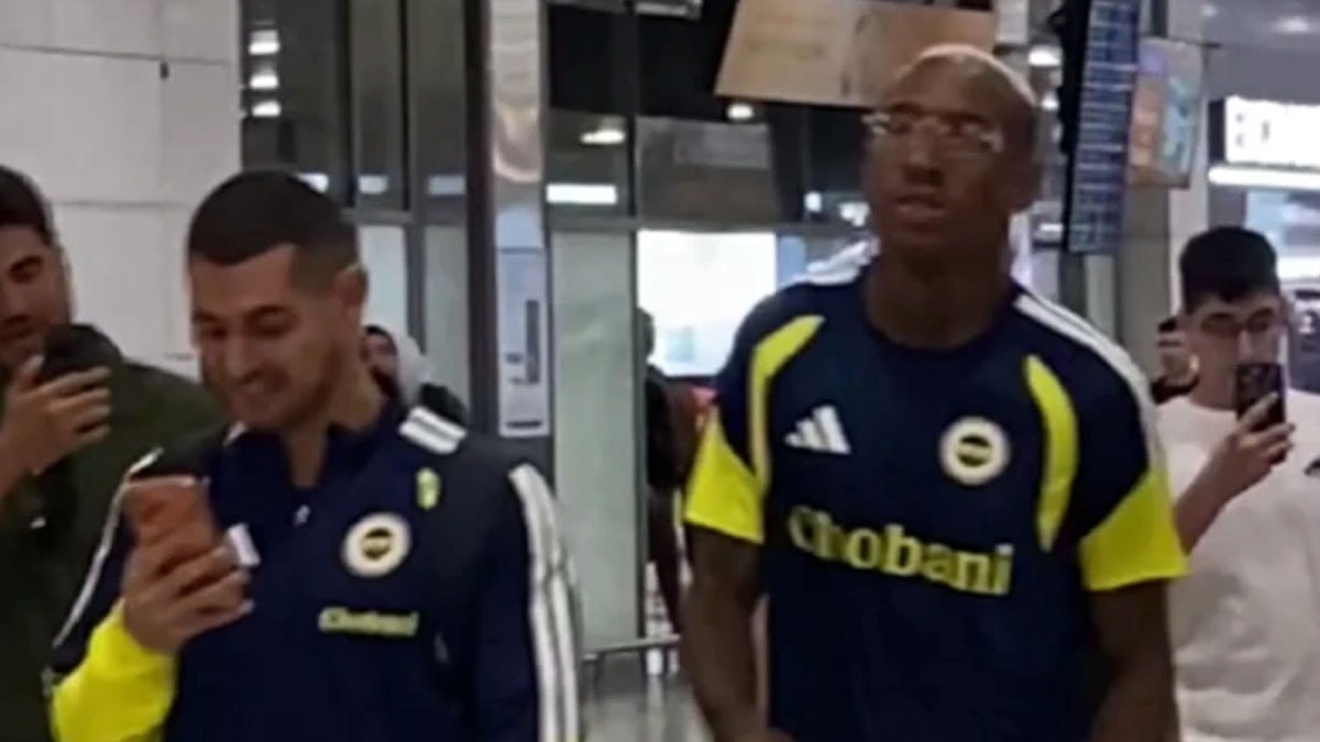 Fransa'da zafer elde eden Fenerbahçe yurda döndü