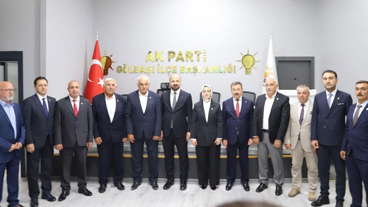 CHP’den istifa eden 6 meclis üyesi AKP’ye geçti