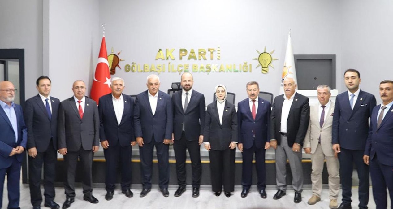 CHP’den istifa eden 6 meclis üyesi AKP’ye geçti