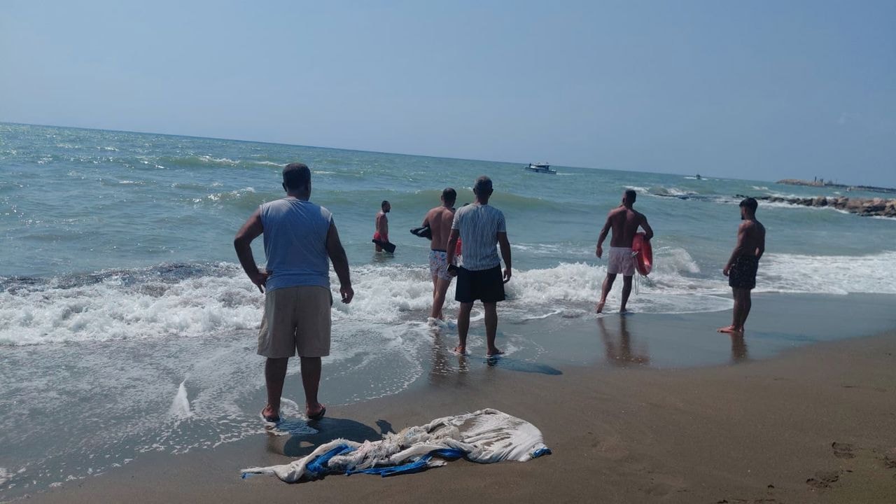 Hatay'da denize giren çocuk boğuldu