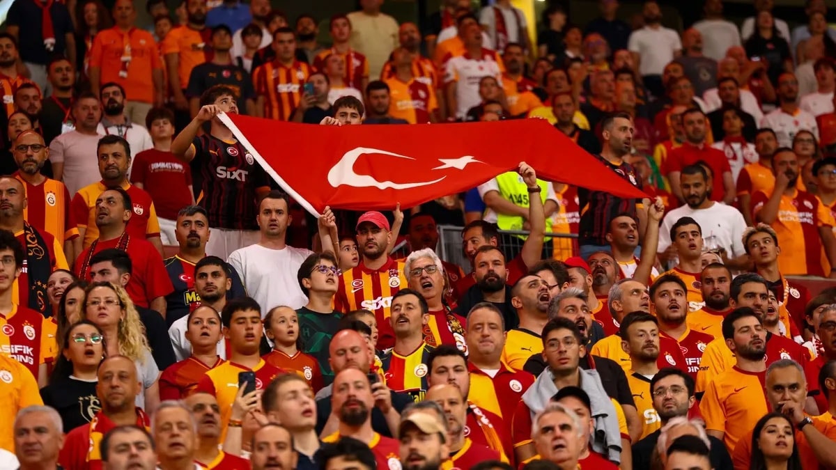Galatasaray'ın yeni transferi taraftar karşısına çıkacak