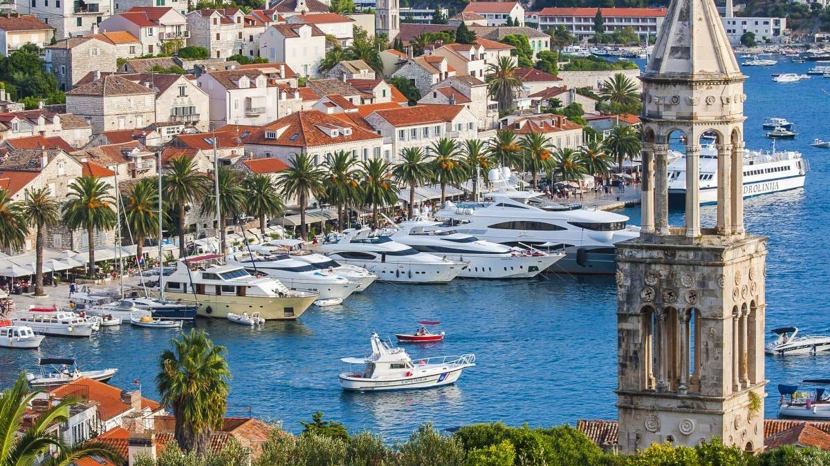 Turistler ülkeye akın etti rekor zam geldi: Fiyatlar İtalya'yı ikiye katladı
